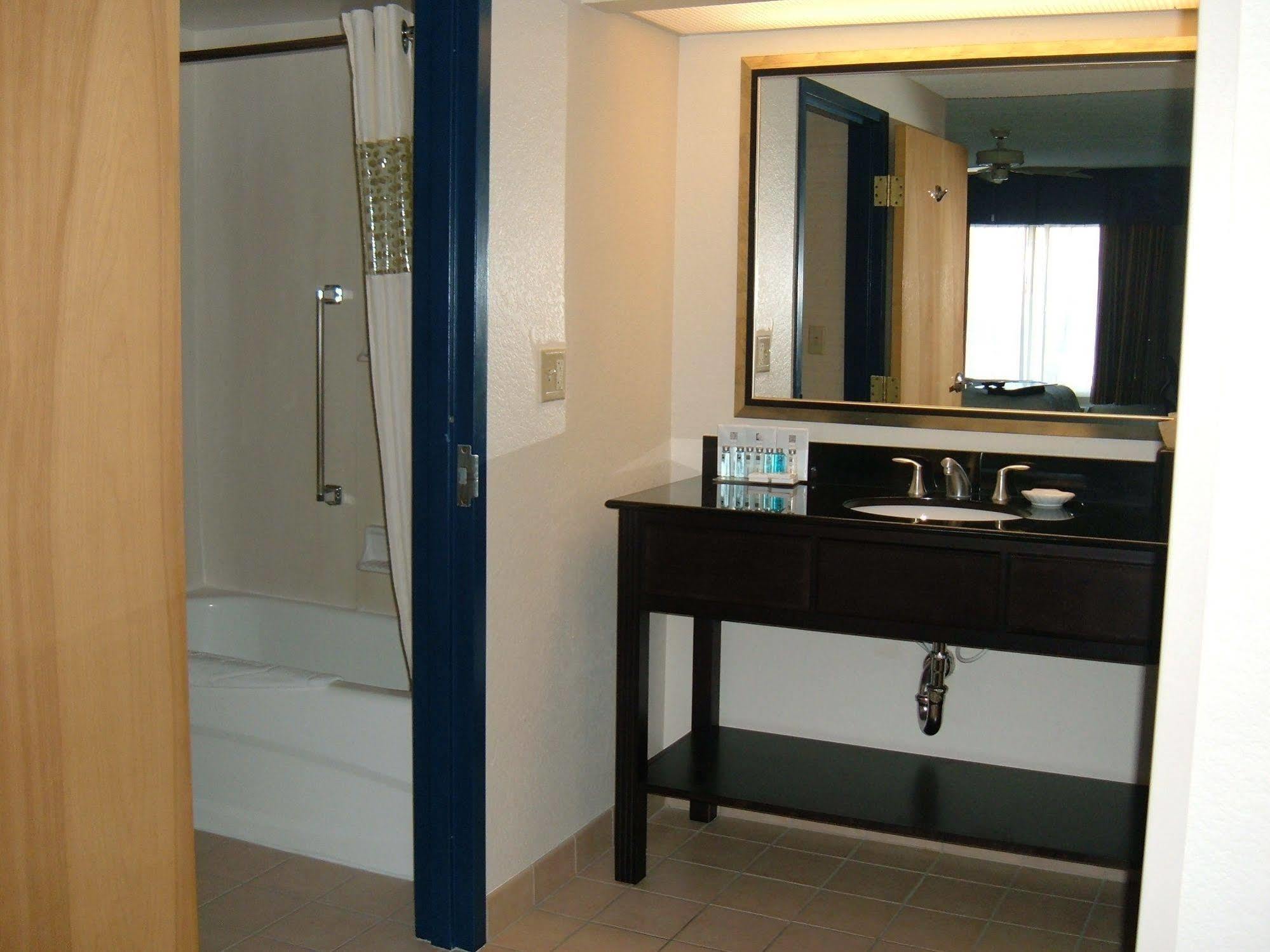 Hampton Inn & Suites Anaheim Garden Grove Bagian luar foto